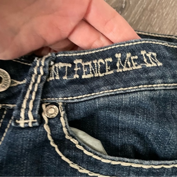 Cowgirl Tuff Don't Fence Me In Cropped Jeans - Medium Wash Size 26 - Picture 6 of 9